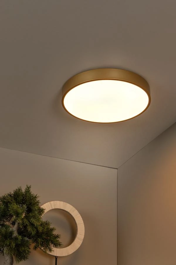 Lucide UNAR - Flush ceiling light - Ø 39,5 cm- LED 3 StepDim - 1x24W 2700K - Matt Gold / Brass - atmosphere 1